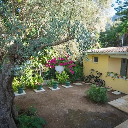 Lefkada Summer House Near The Hébergement de vacances